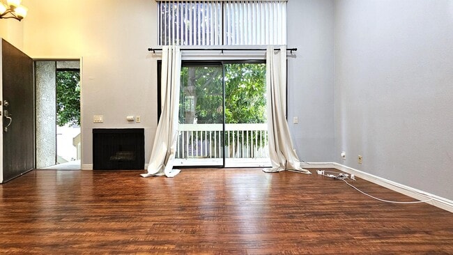 Foto del edificio - 8283 Willis Ave