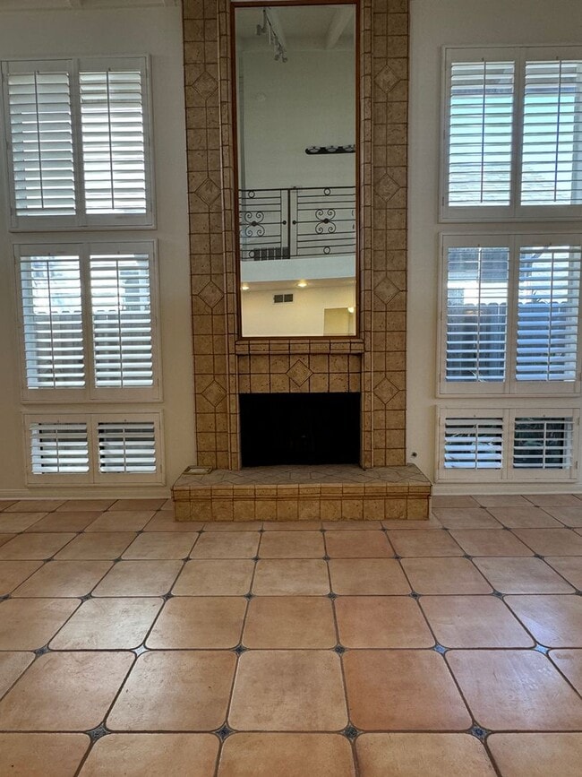 Building Photo - Wonderful Family Home in Mandalay Shores –...