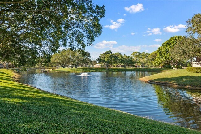 Building Photo - 709 7th Ln