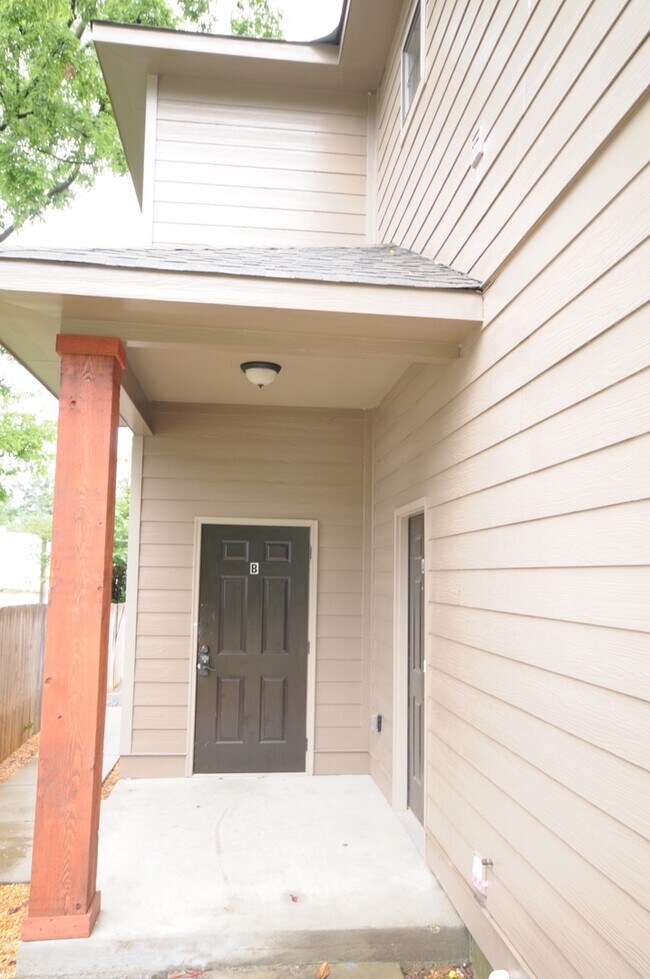 Foto del edificio - 497 Wesley Pl