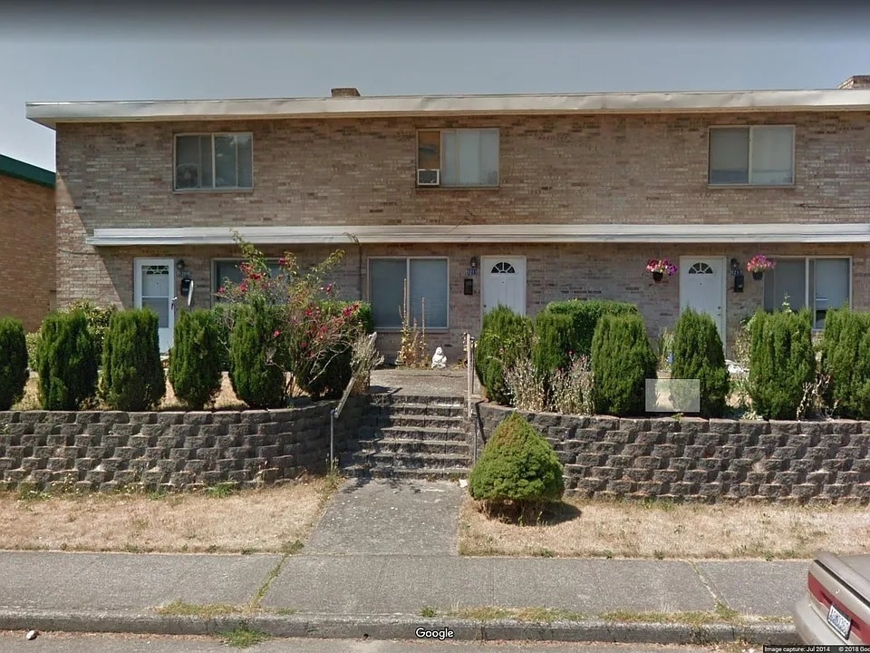 Triplex Townhouse - 9211 Woodlawn Ave N