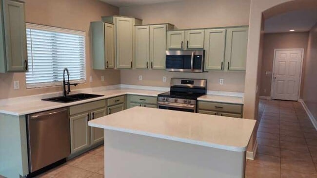 Building Photo - GORGEOUS HOME IN AVONDALE!!
