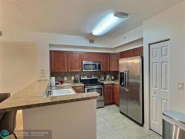Foto del edificio - 7940 N Nob Hill Rd