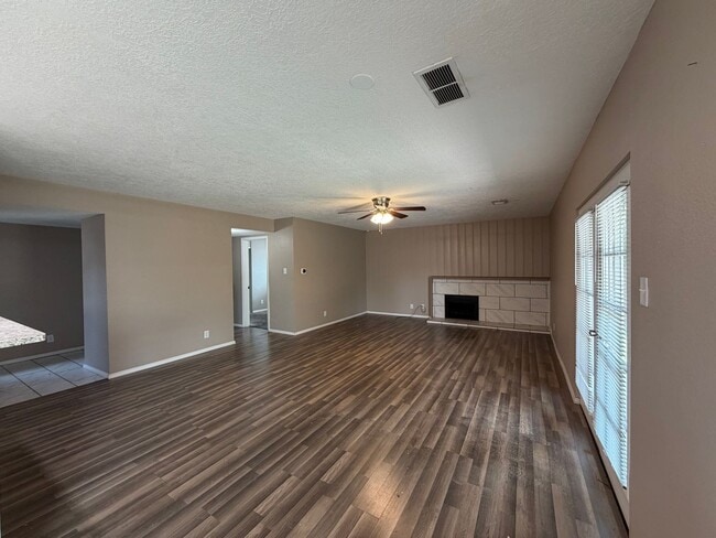 Building Photo - Lovely 4 Bedroom 2 Bathroom Home In NE ABQ!