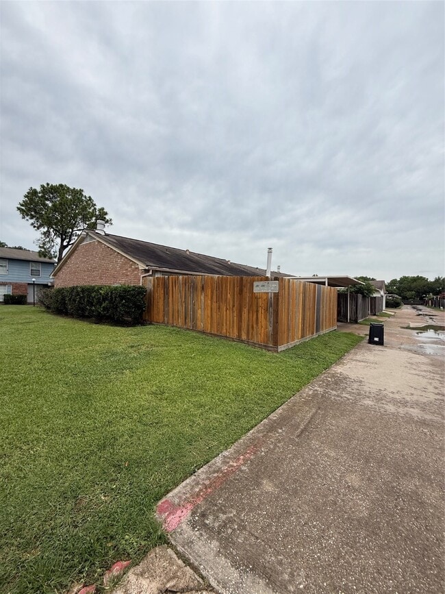 Building Photo - 6387 S Briar Bayou Dr