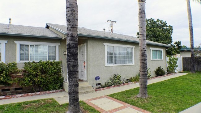 Foto del edificio - 8275 California St