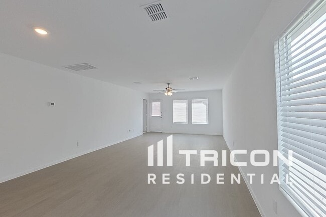 Foto del edificio - 907 Ponderosa Ln