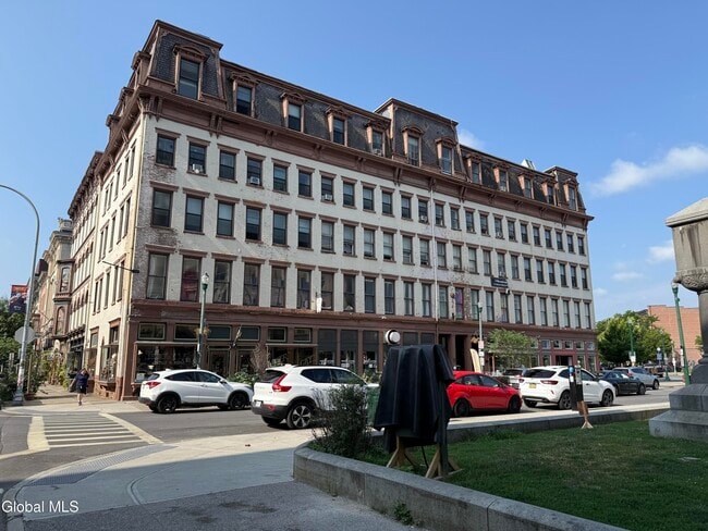 Building Photo - 5 Broadway