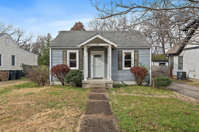 Building Photo - 910 Apex St