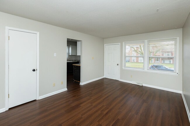 Building Photo - 310 NE Trilein Dr