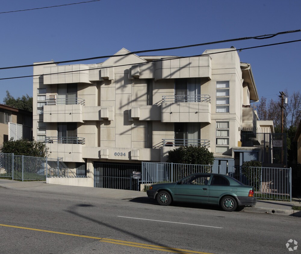 Foto del edificio - 6034 Fulton Ave