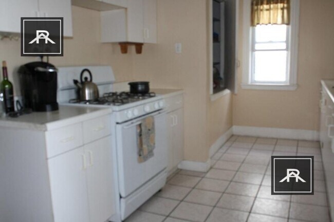 Building Photo - 4 bedroom in Brookline MA 02446