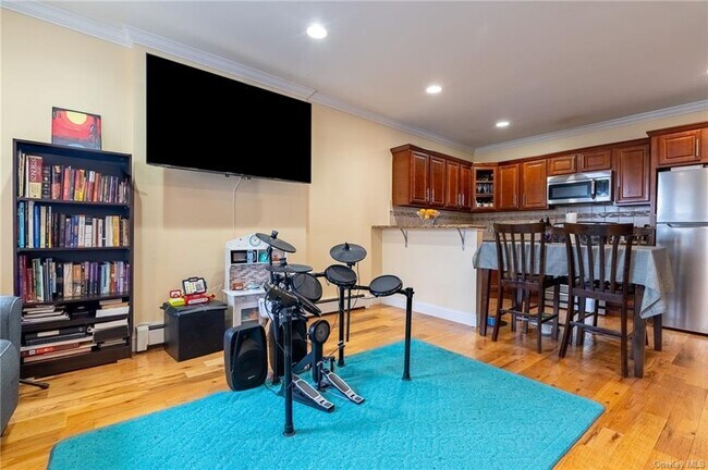 Building Photo - 2055 Strang Ave