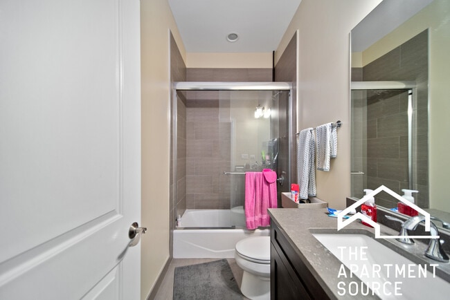 Building Photo - 1324 W Grand Ave