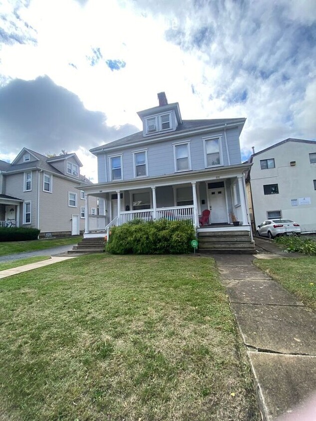 Primary Photo - 4 Bed House on North Campus! Available Fal...