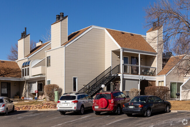 Building Photo - Strawberry at Heatheridge South