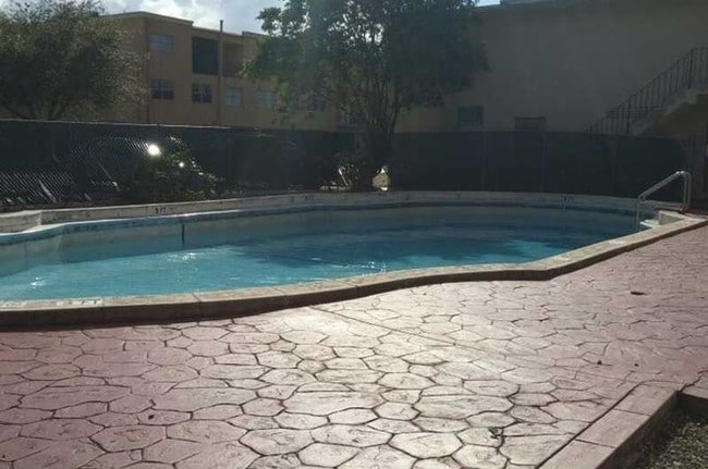 Foto del edificio - 1230 W 54th St