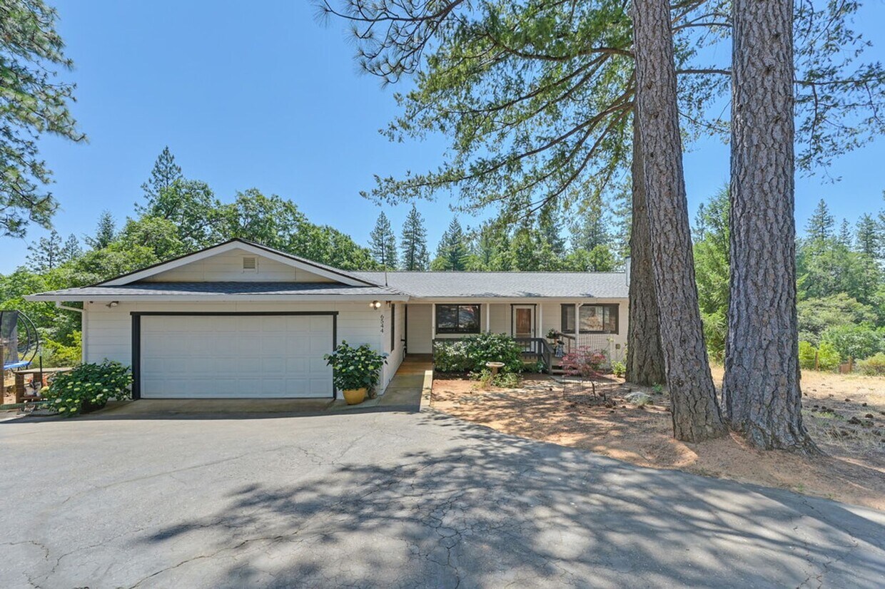 Primary Photo - 3-Bedroom Home on a Foresthill Cul-de-Sac