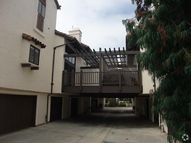 Building Photo - 8614 Villa La Jolla Dr