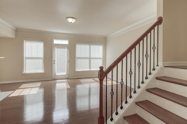 Foto del edificio - 809 Charles Bank Ave SE