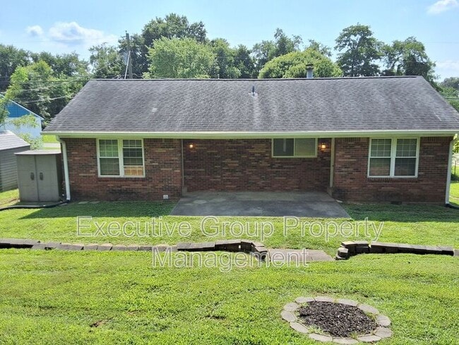 Building Photo - 120 Academy Ln