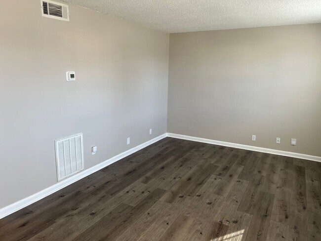 Foto del edificio - Reduced Pricing!