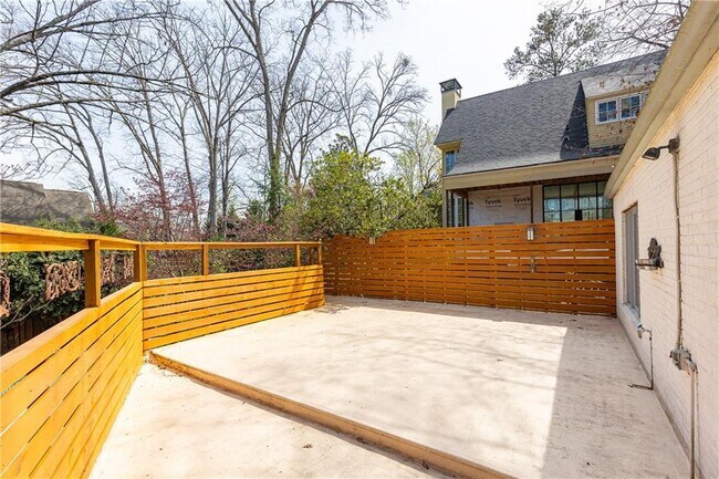 Building Photo - 1022 Reeder Cir NE