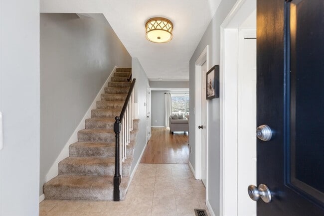 Building Photo - 320 Newbury St