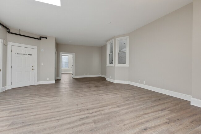 Foto del edificio - 222 W Main St