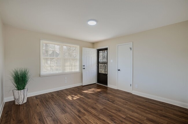 Photo - 2086 Harbert Ave House