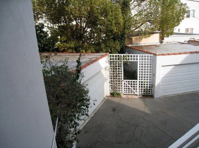 Building Photo - 112 N Edgemont St