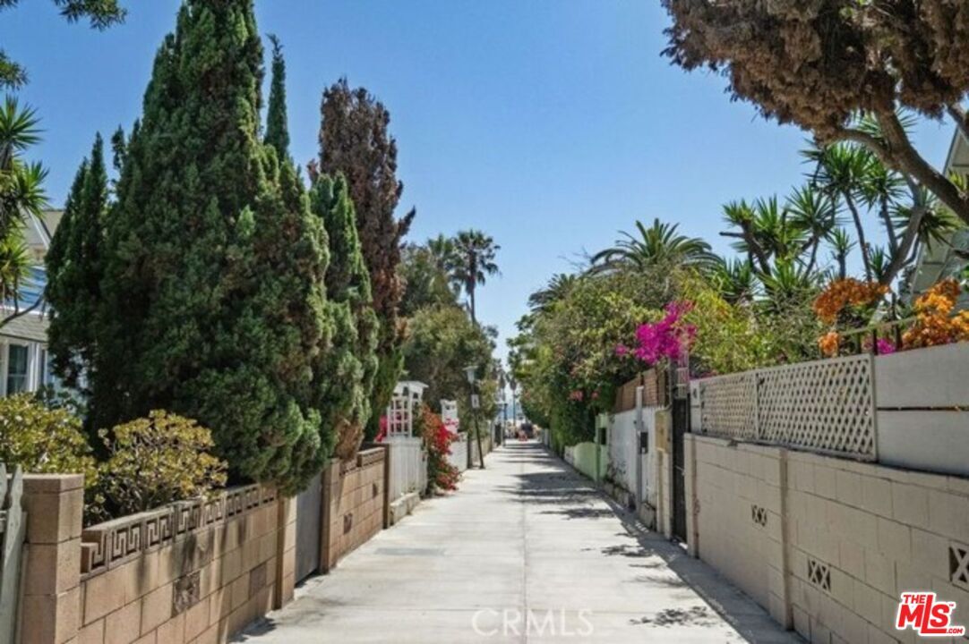 Foto del edificio - 30 Dudley Ave