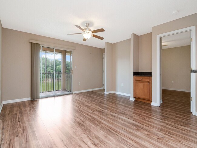 Foto del edificio - 221 Lake Brook Cir