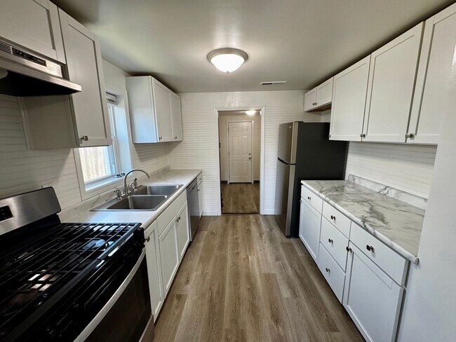 Foto del edificio - Newly Remodeled Home for Rent in Moline