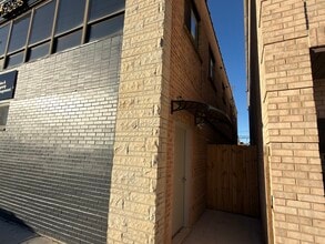 Building Photo - 6240 W Belmont Ave