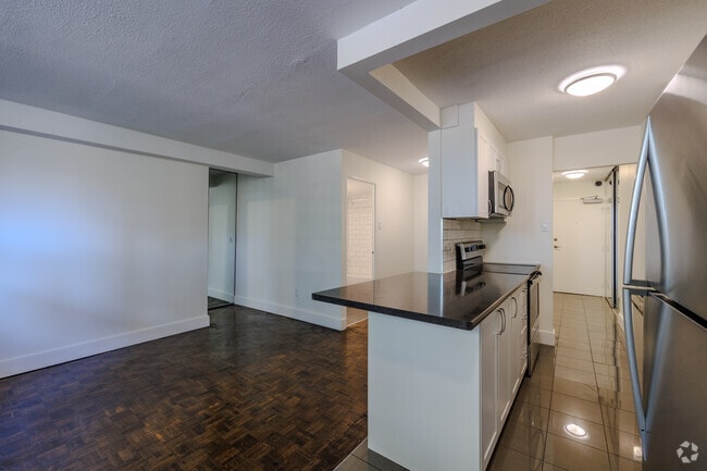 1BR, 1BA - 613 SF - Living - 490 Nelson Avenue