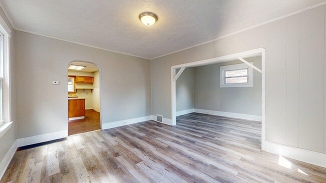Building Photo - Clark / Fulton Area - 3 Bedrooms - 1 Bath - Single Family Home