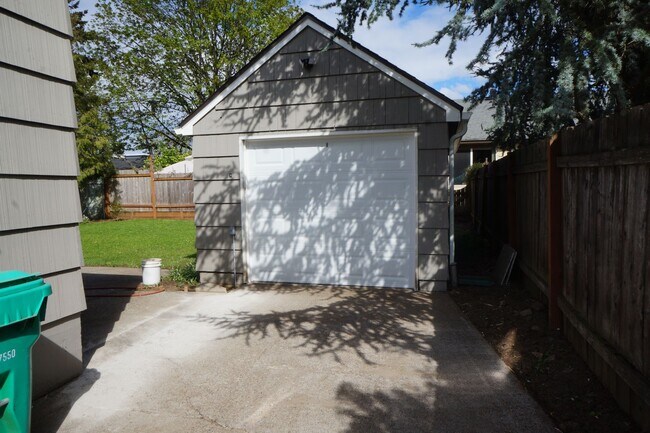 Foto del edificio - SE Portland 3-bedroom remodeled Bungalow
