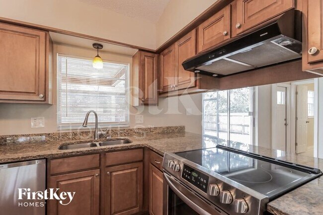 Foto del edificio - 1365 Lech Ave NW