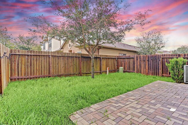 Building Photo - 3216 Clearview Cir