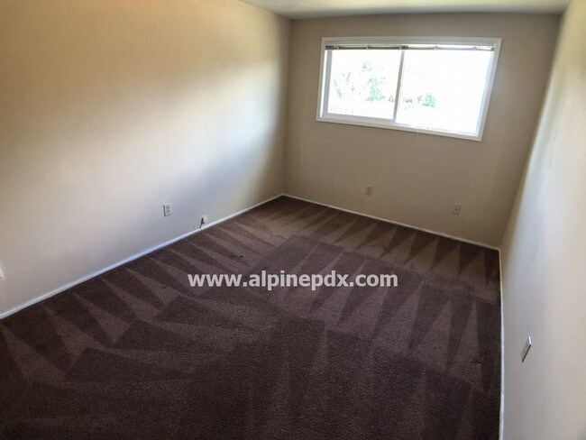 Building Photo - Duplex with Pets Possible