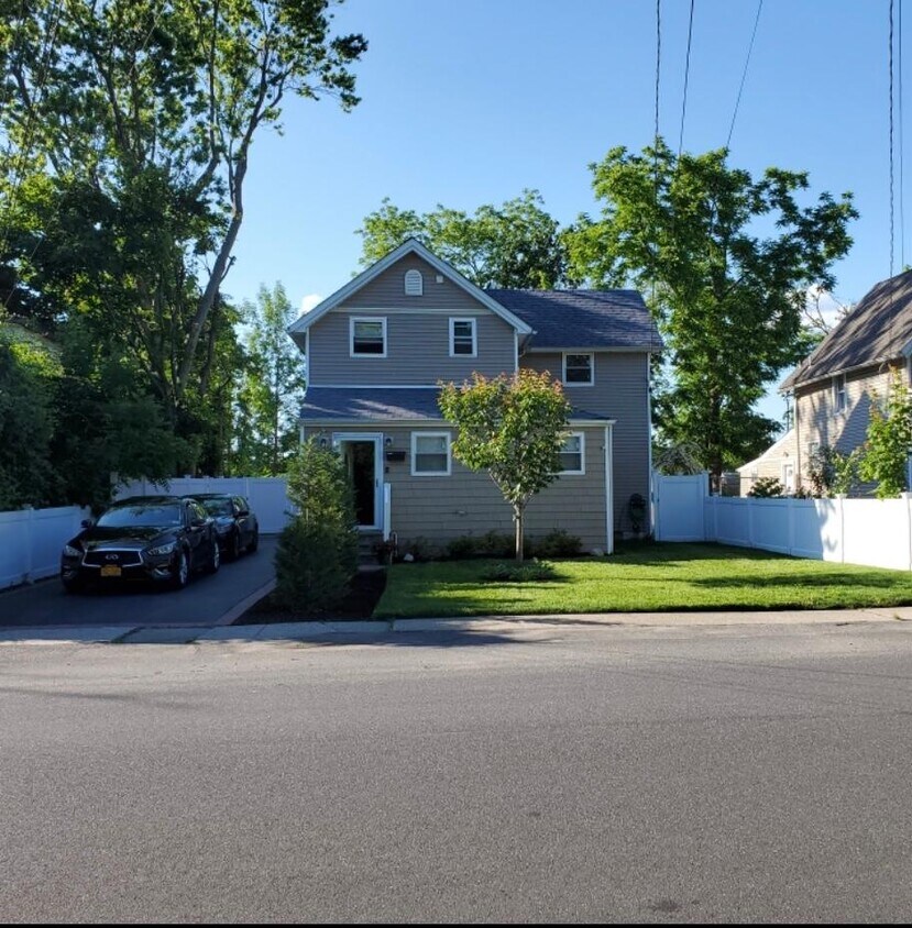 Primary Photo - 3 Brightside Ave