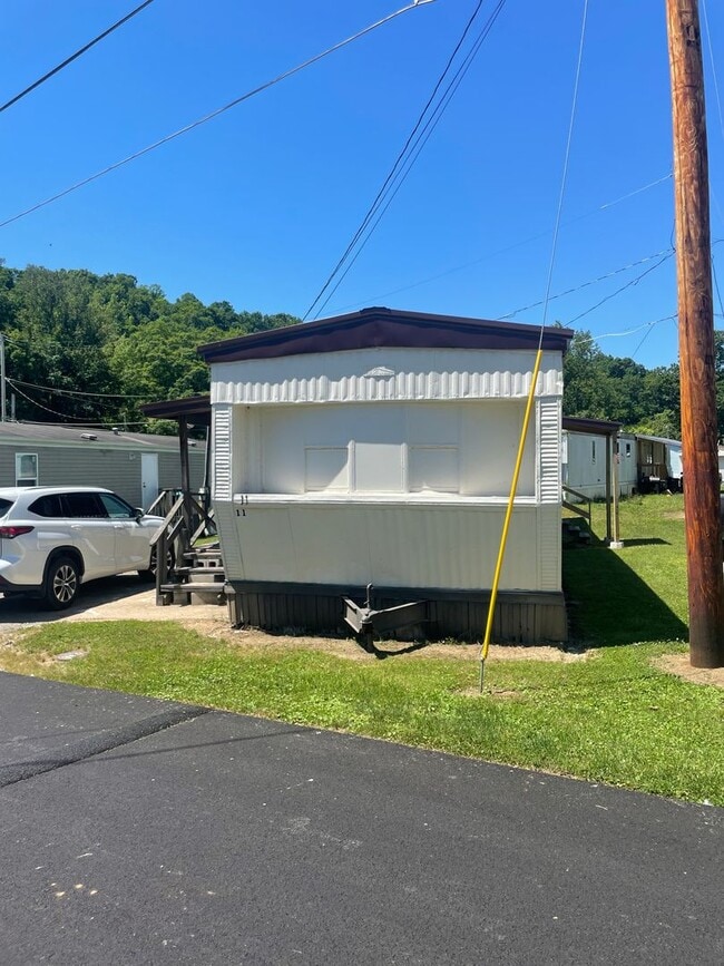 Building Photo - Two Bedroom One Bath Manufactured Home in Huntington