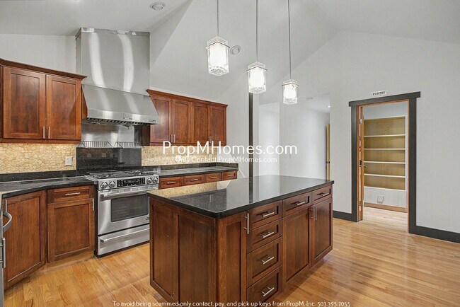 Foto del edificio - Unique Luxury Three Bedroom Home in Hallinan!