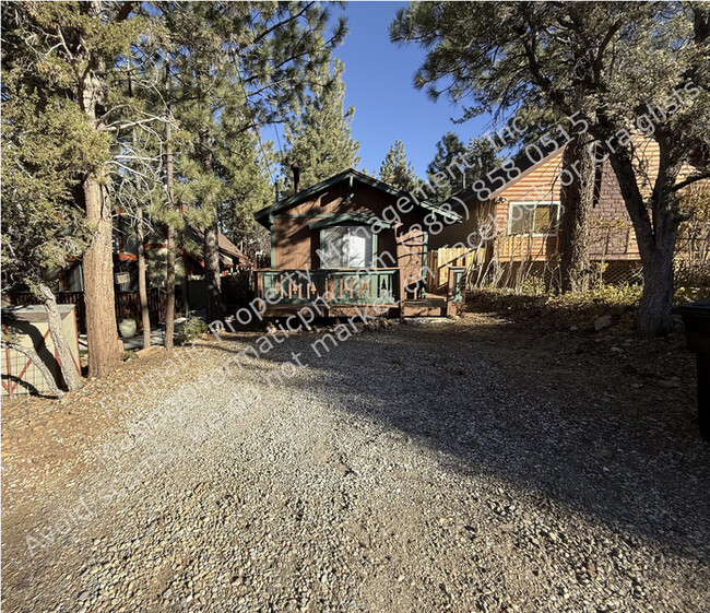 Building Photo - Pet-Friendly Two Bedroom Cabin in Sugarloaf!