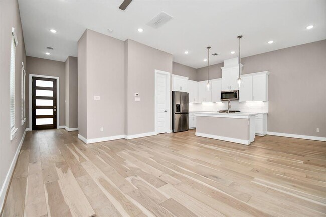 Building Photo - 5407 Iconic Ln