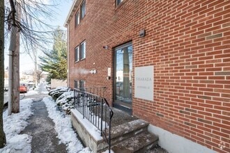 Building Photo - 42 River St