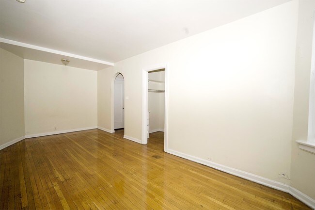 Foto del edificio - 1347 W Estes Ave