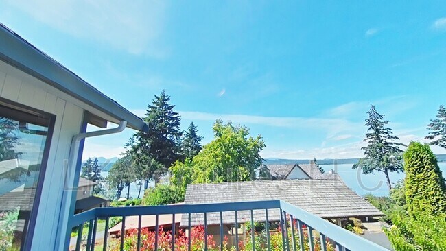 Foto del edificio - 5046 NW Lakeness Rd