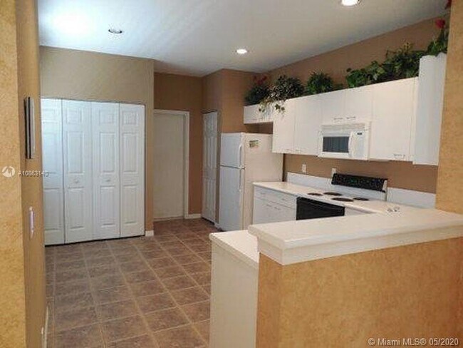 Building Photo - 2149  Hacienda Ter  4 Weston Fl 33327